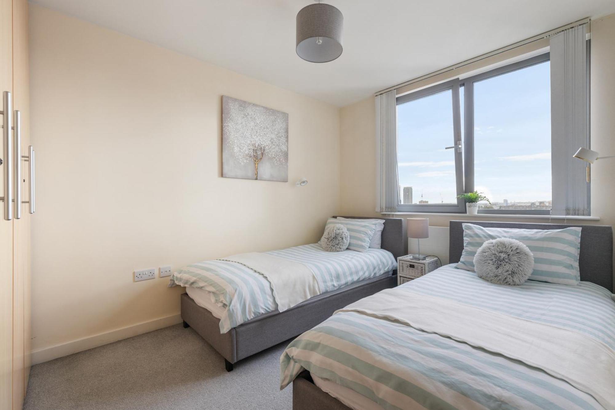 Stratford Skyview Apartment London Bagian luar foto