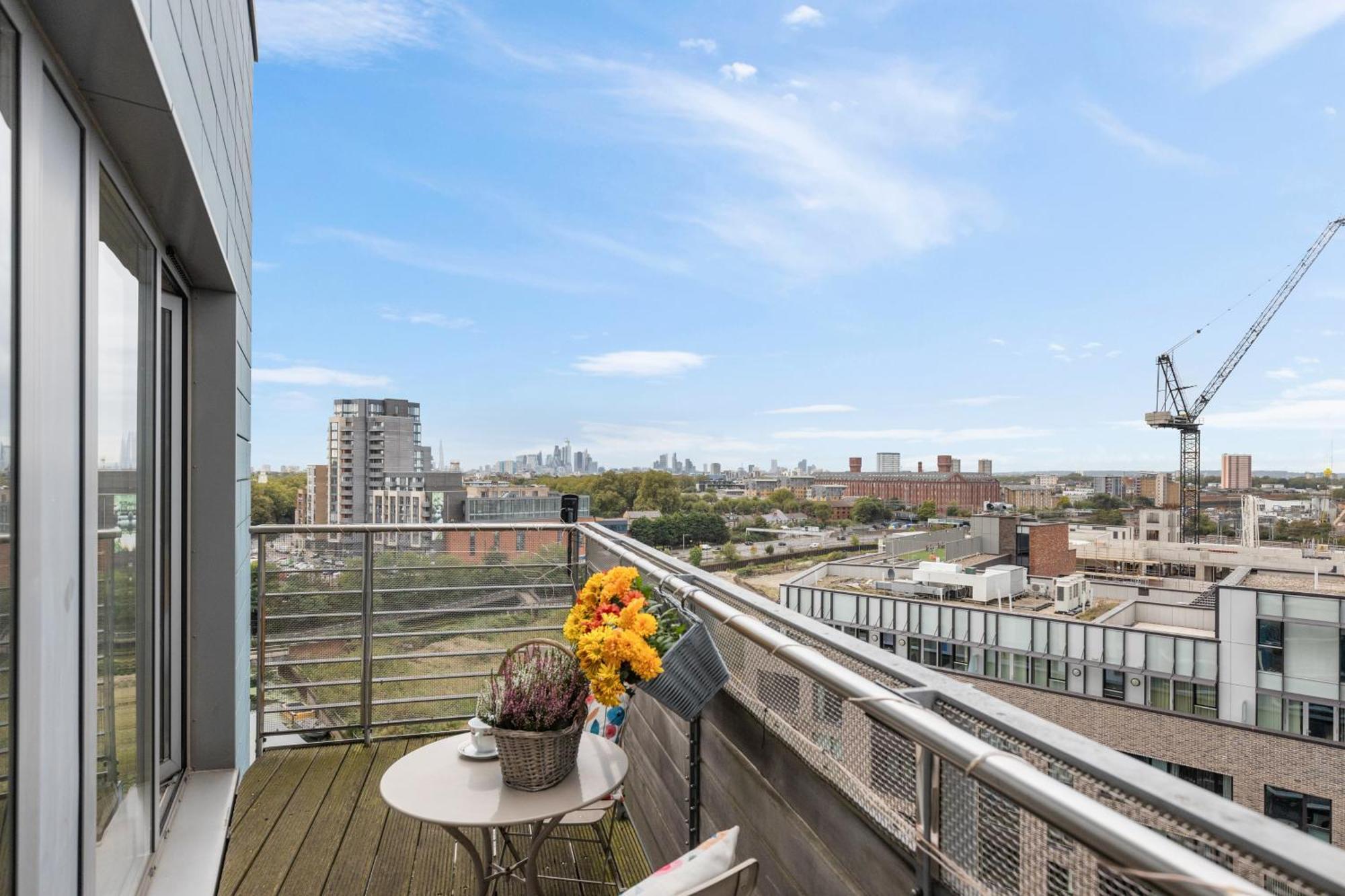 Stratford Skyview Apartment London Bagian luar foto